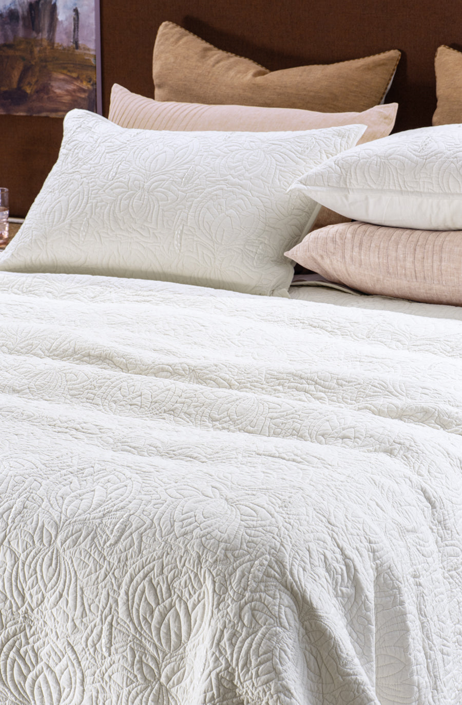 Fleur de l'Eau Ivory Bedspread