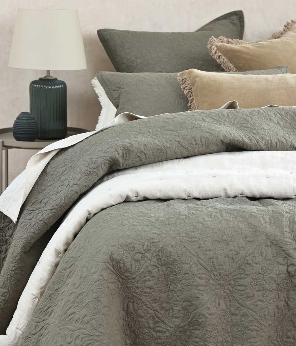 Hawthorne Bedspread Set Ivy
