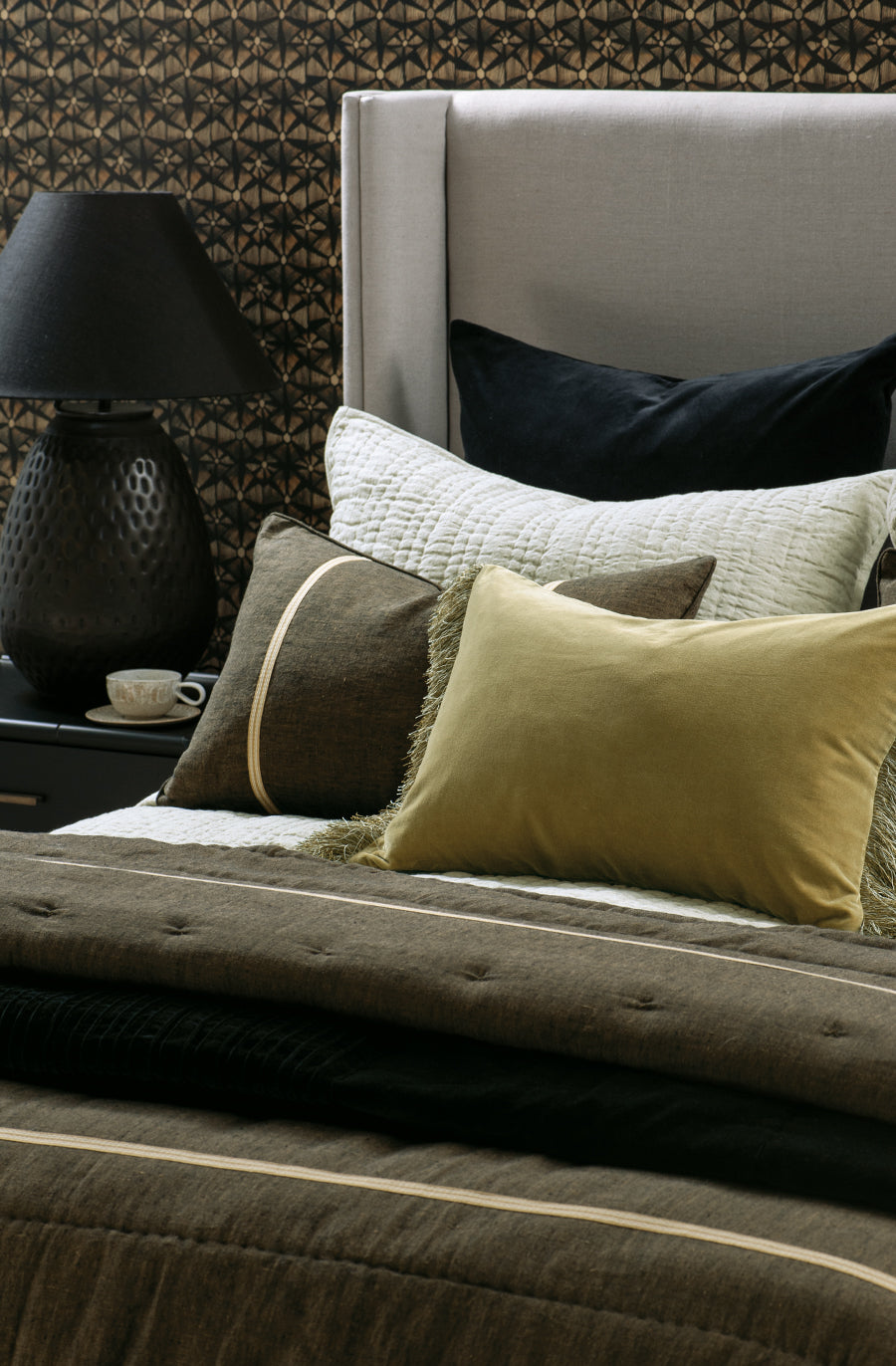 Piega Black Comforter