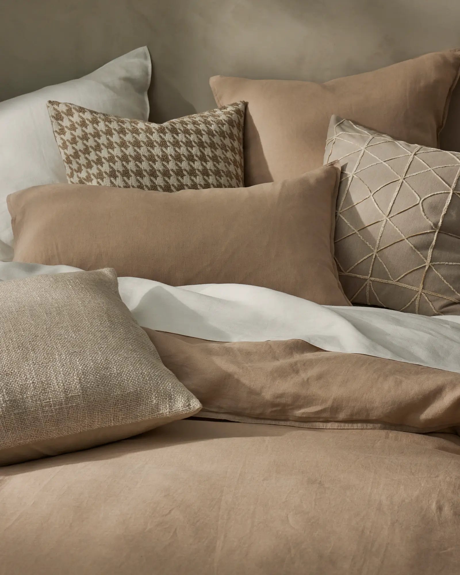 Weave Home Giovanni Bouclé Houndstooth Cushion Oatmeal