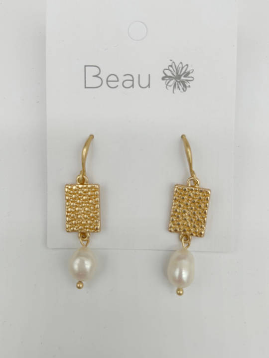 Beau Gold Pebble Pearl Earring