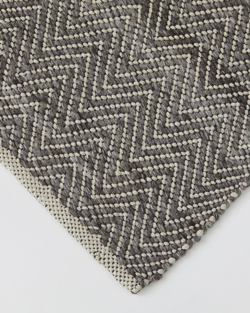 Weave Matterhorn Tar Rug - 2*3m