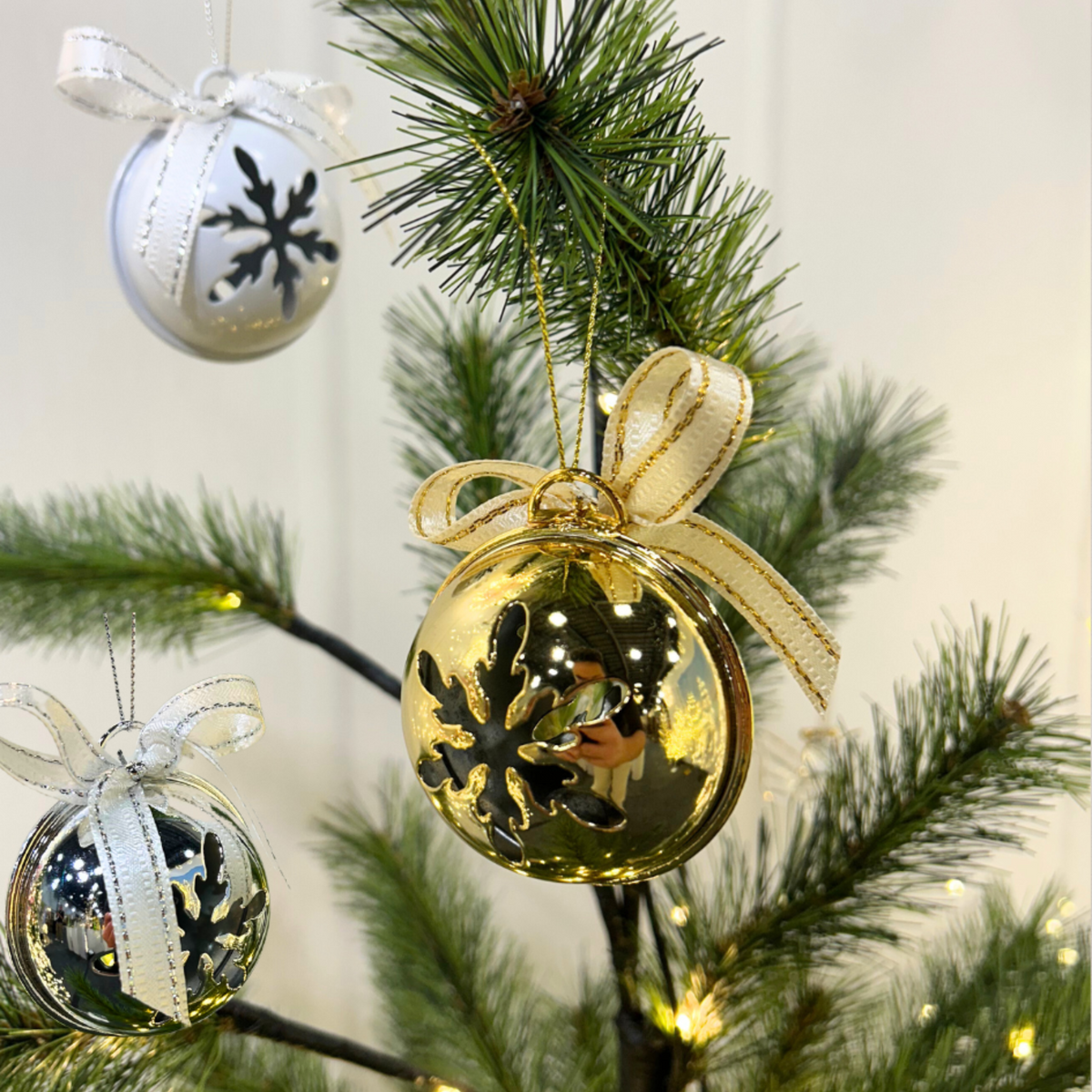 Snowflake Metal Bells assorted colours in PET box - 6 pack