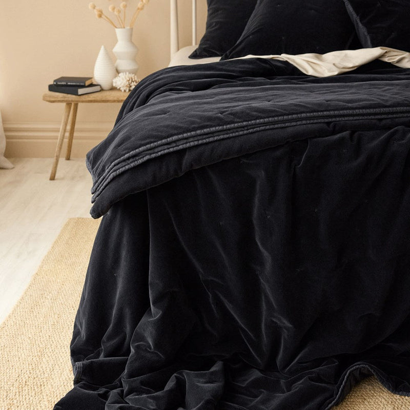 Venus Cotton Velvet Quilted Throw - Nero